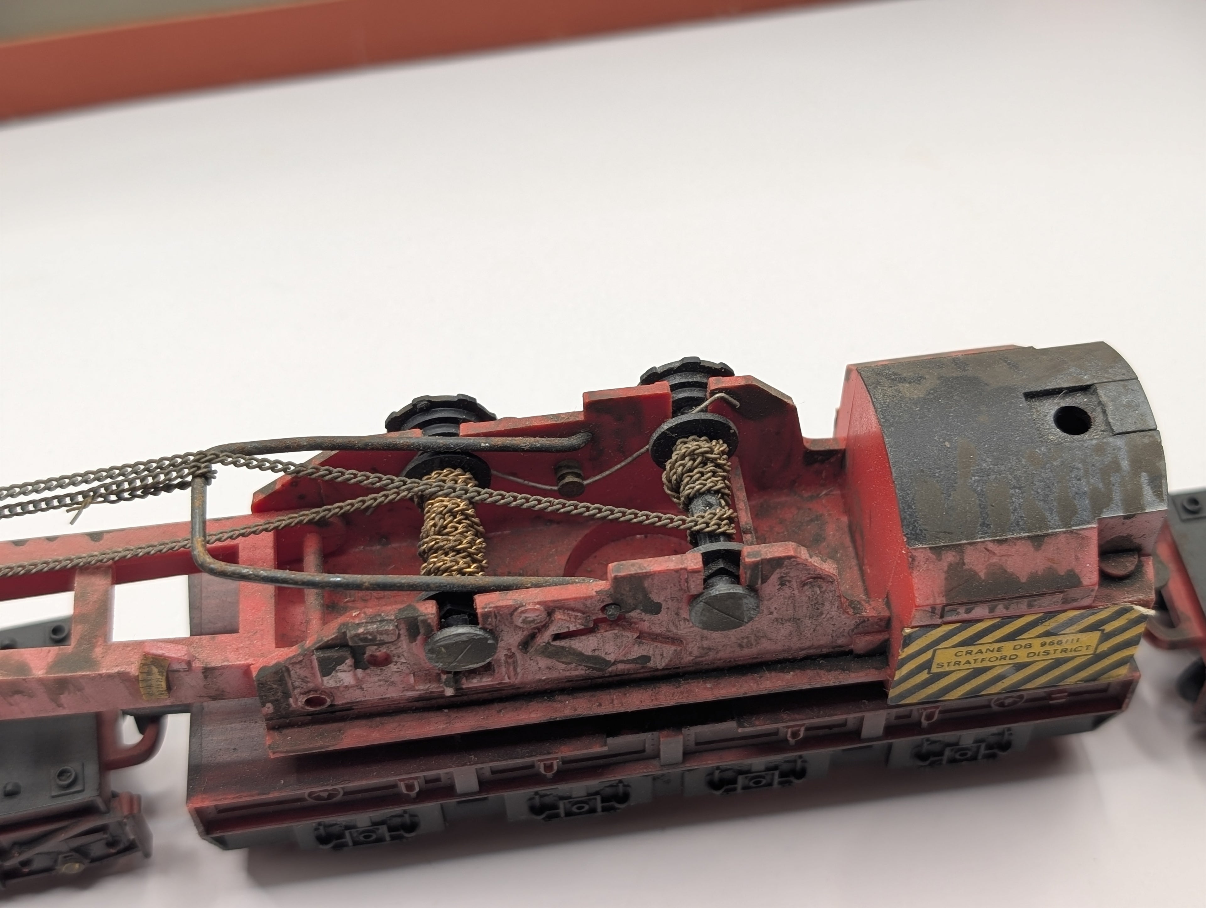 Hornby R.739 Operating 75-Ton Breakdown Crane - BR Red (Weathered, OO Scale)