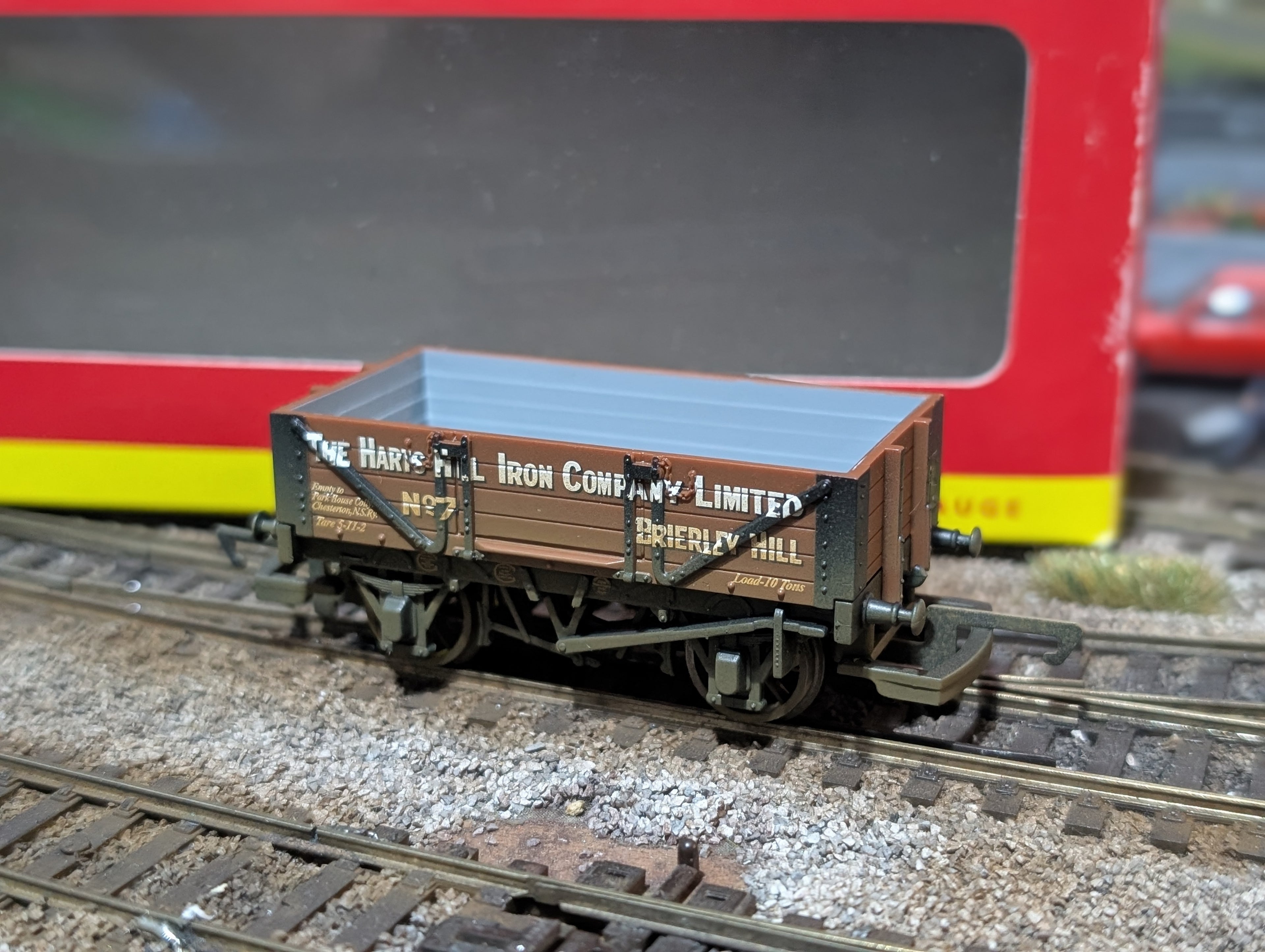 Hornby OO gauge R6233 4-plank wagon "The Harts Hill Iron Co."
