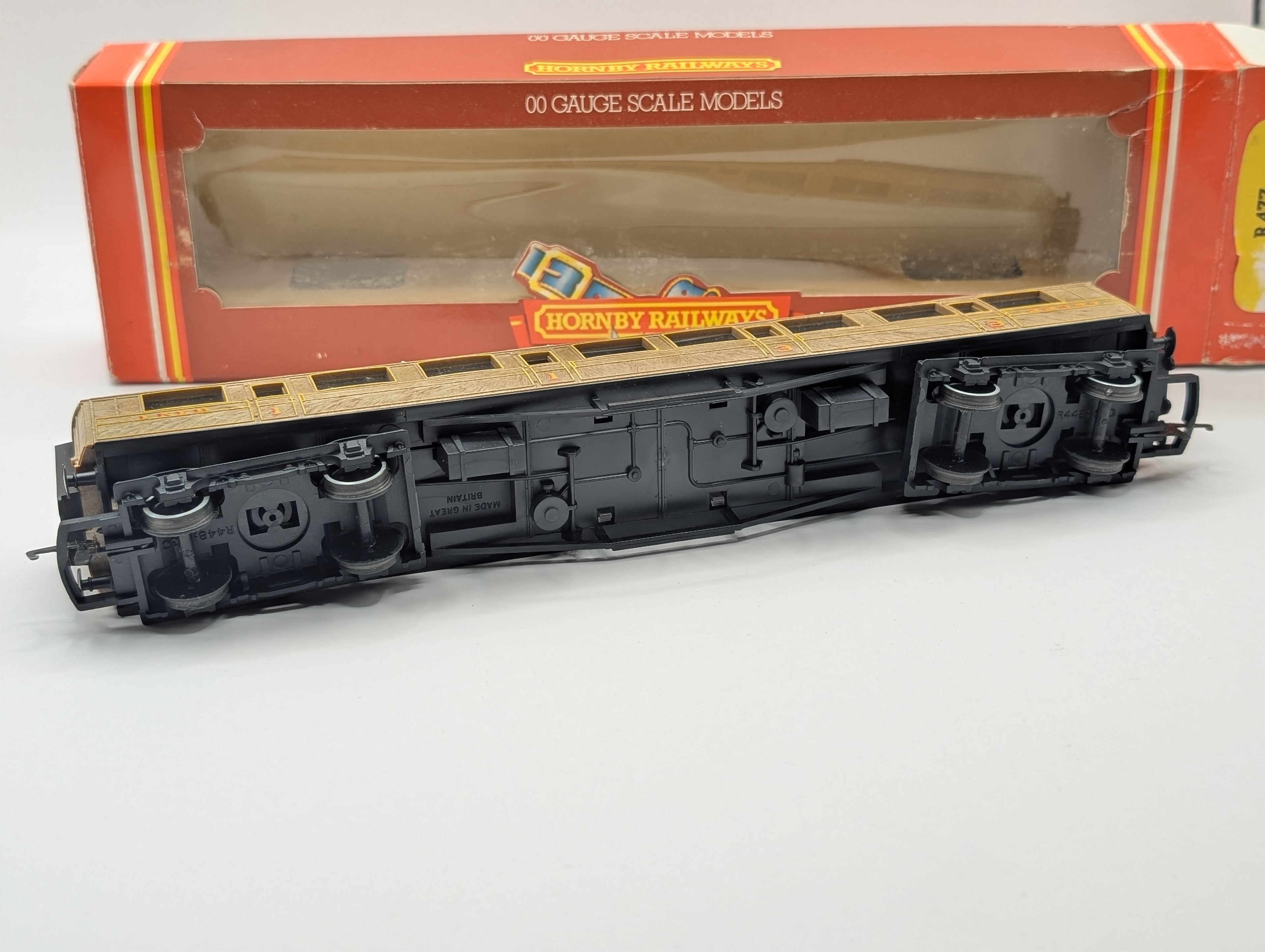 Hornby R.477 LNER Gresley Composite Coach - Teak Finish - OO Gauge - Boxed