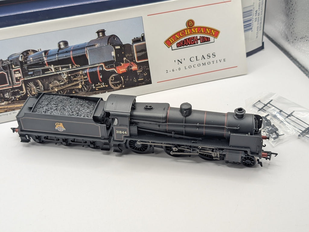 Pre-owned Bachmann Branchline 32-156 N Class 2-6-0 Locomotive - 31844 in BR Lined Black (Early Emblem, Factory Weathered, OO Scale)