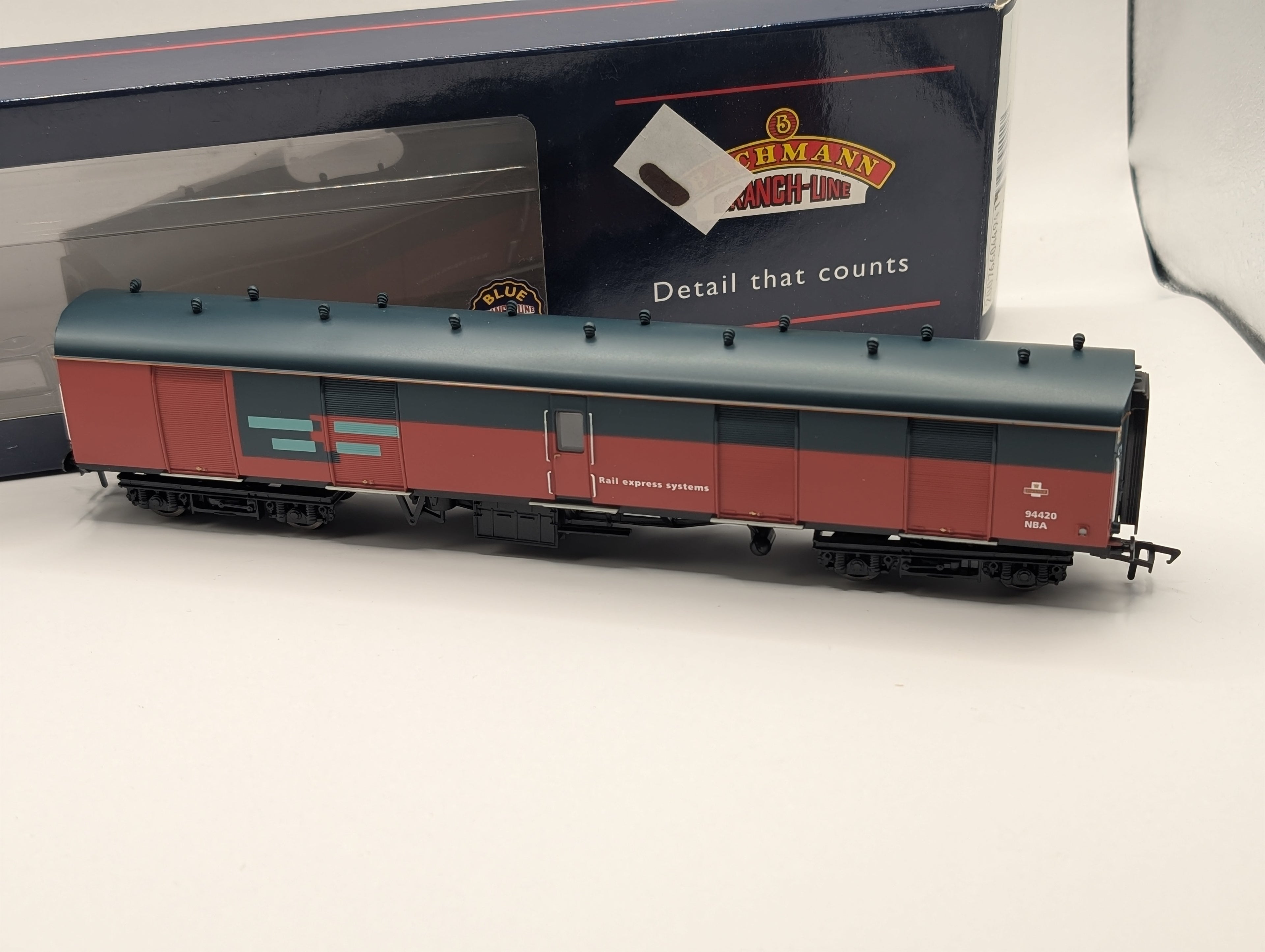 Bachmann 39-201 BR Mk1 Full Brake Super BG Royal Mail RES - OO Gauge - Boxed
