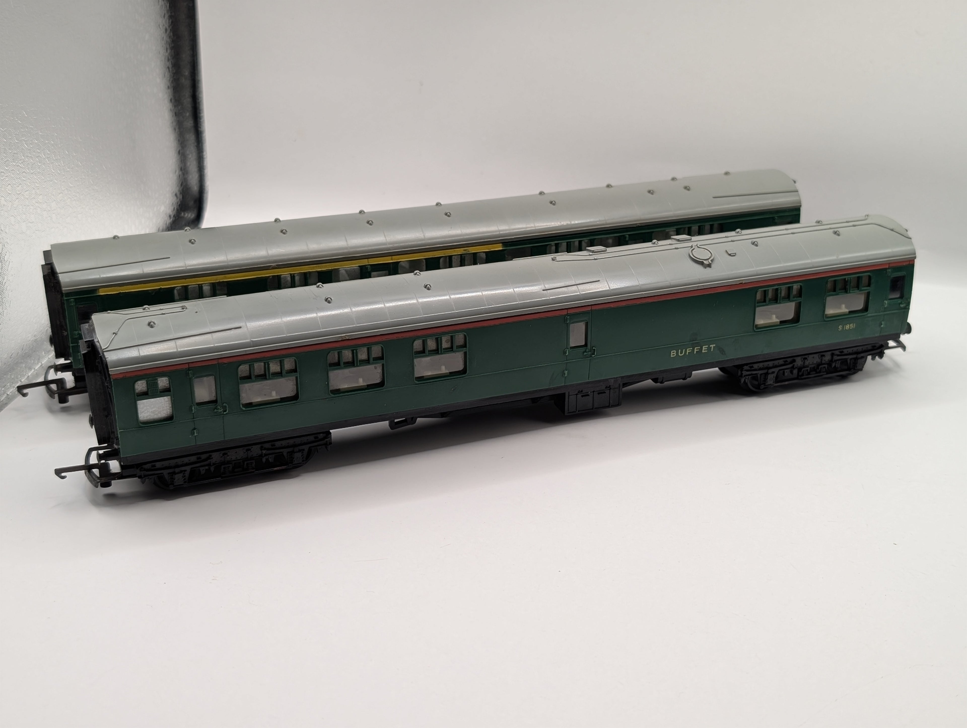 Tri-ang Hornby OO Gauge Mk1 Coaches Southern Green Bundle (BSK, RMB, Composite) - Unboxed