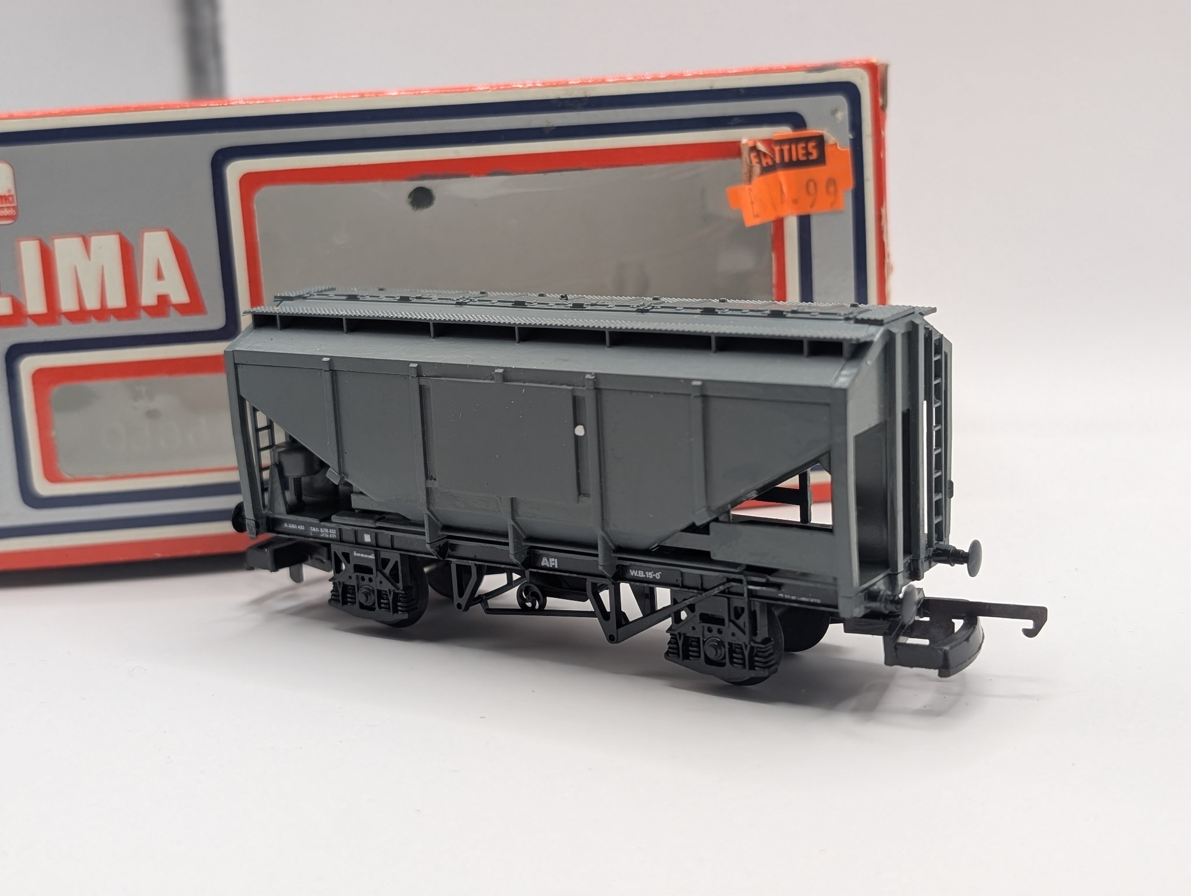 Lima 305651W Covered Hopper Wagon - Repainted Plain Grey - OO Gauge - Boxed