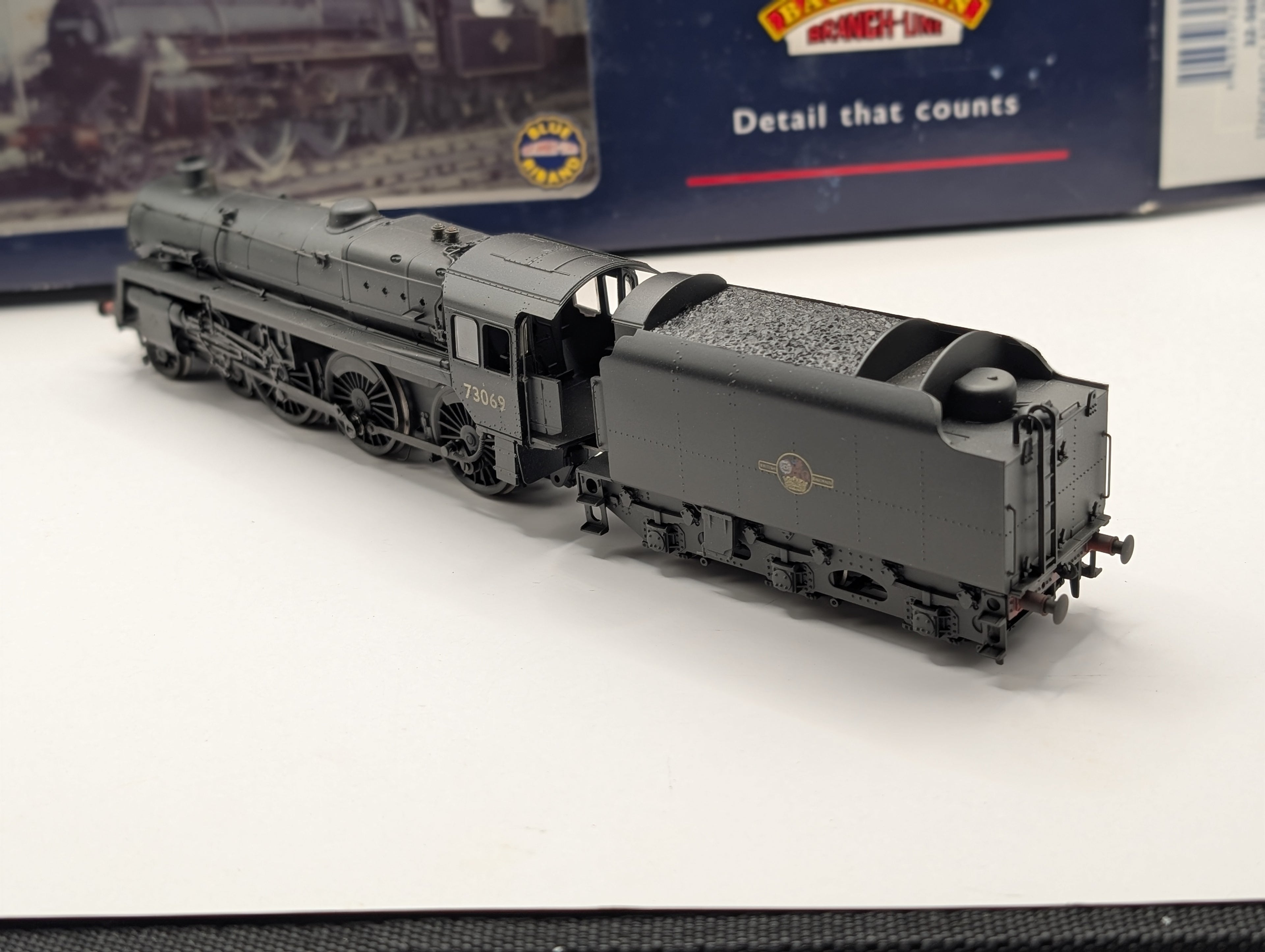 Bachmann 32-505 Standard Class 5MT 73069 BR Plain Black Factory Weathered (Boxed, Good/Runs OK)