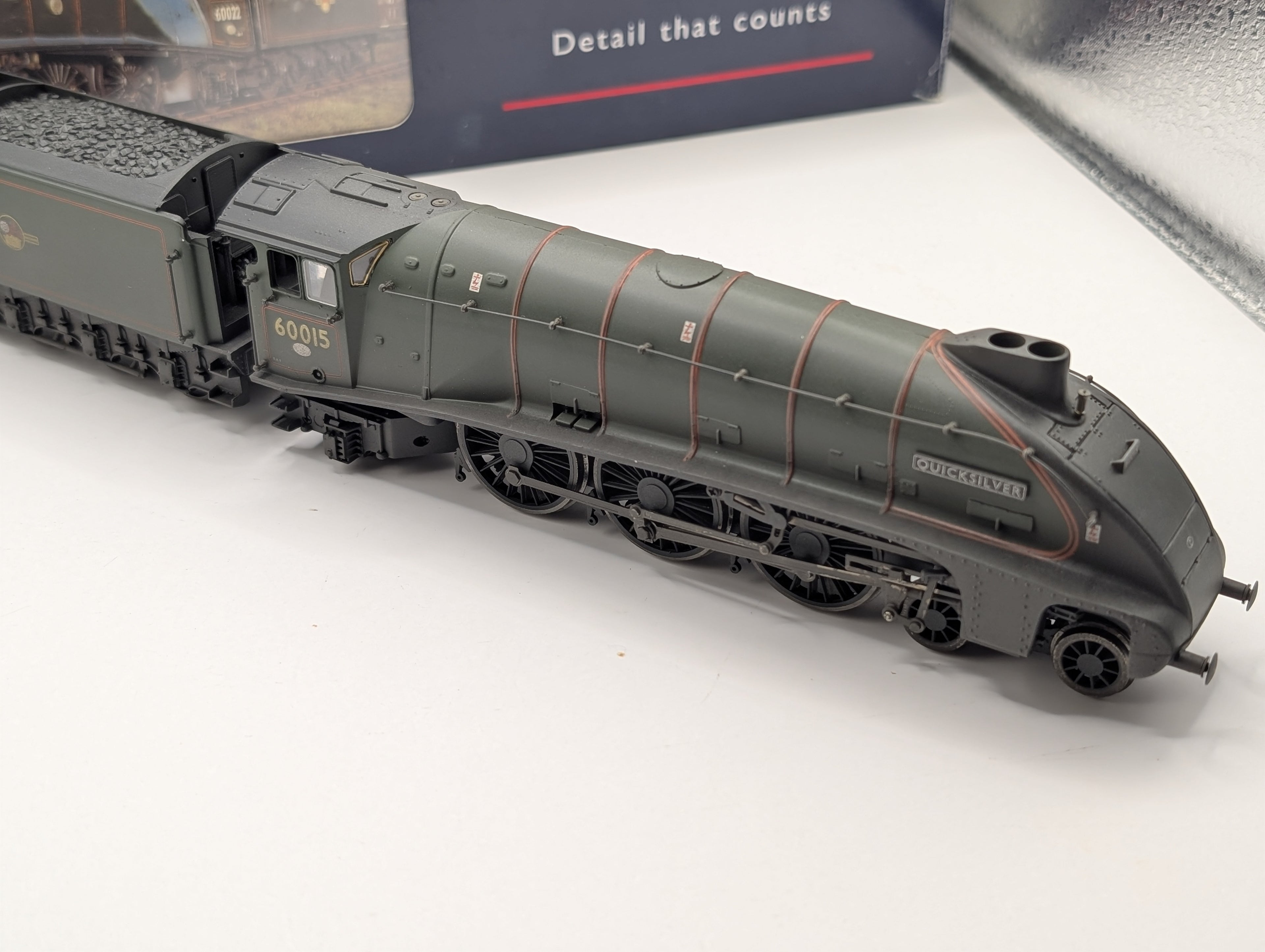 Bachmann OO Gauge 31-960A Class A4 60015 "Quicksilver" BR Green Late Crest (Factory Weathered) – Boxed with Accessories