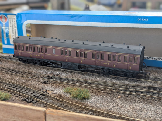 Pre-owned OO gauge
Airfix 54251-3 57' Lav 3RD Class Non Corridor Composite Coach LMS Boxed