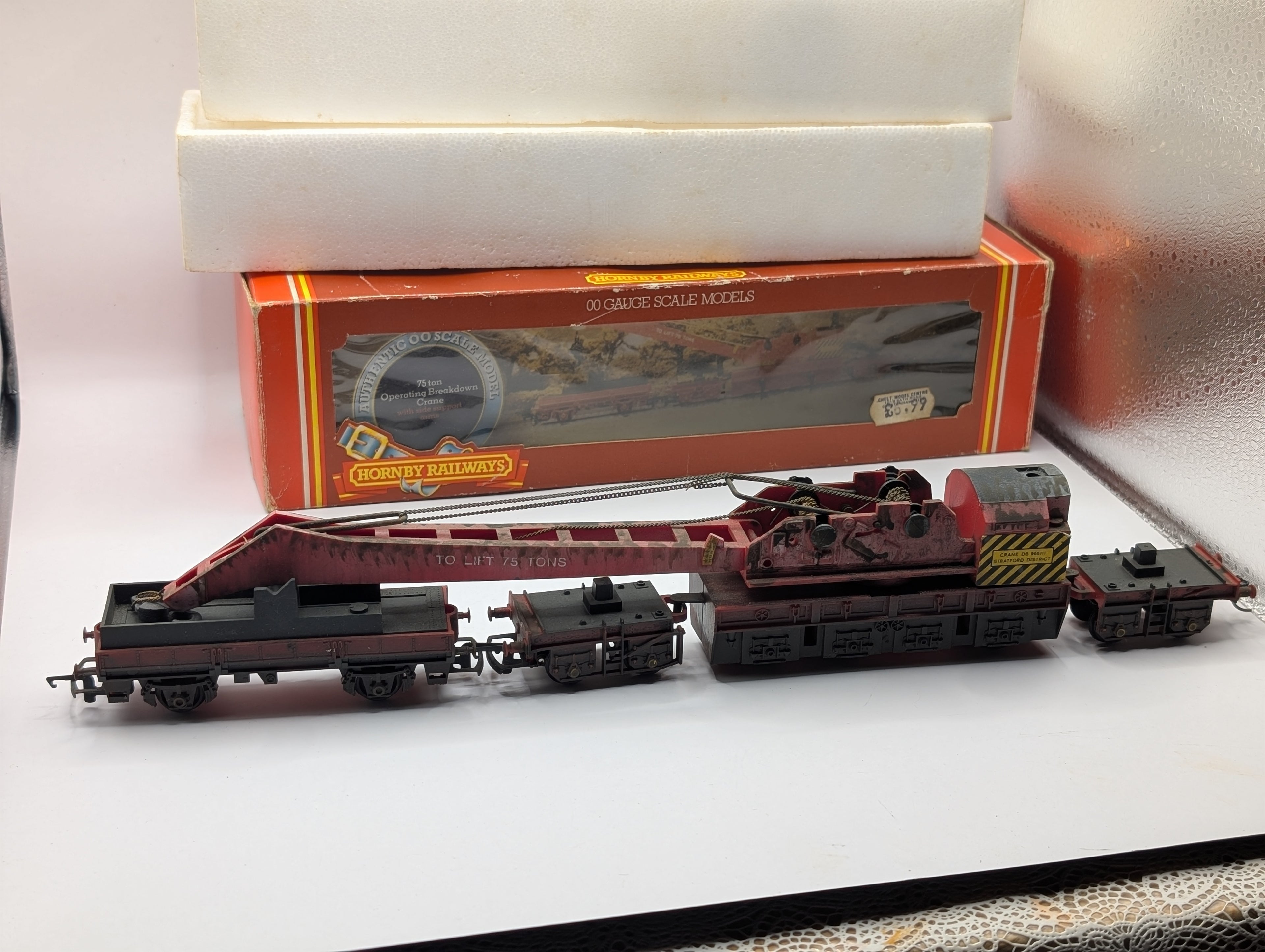 Hornby R.739 Operating 75-Ton Breakdown Crane - BR Red (Weathered, OO Scale)