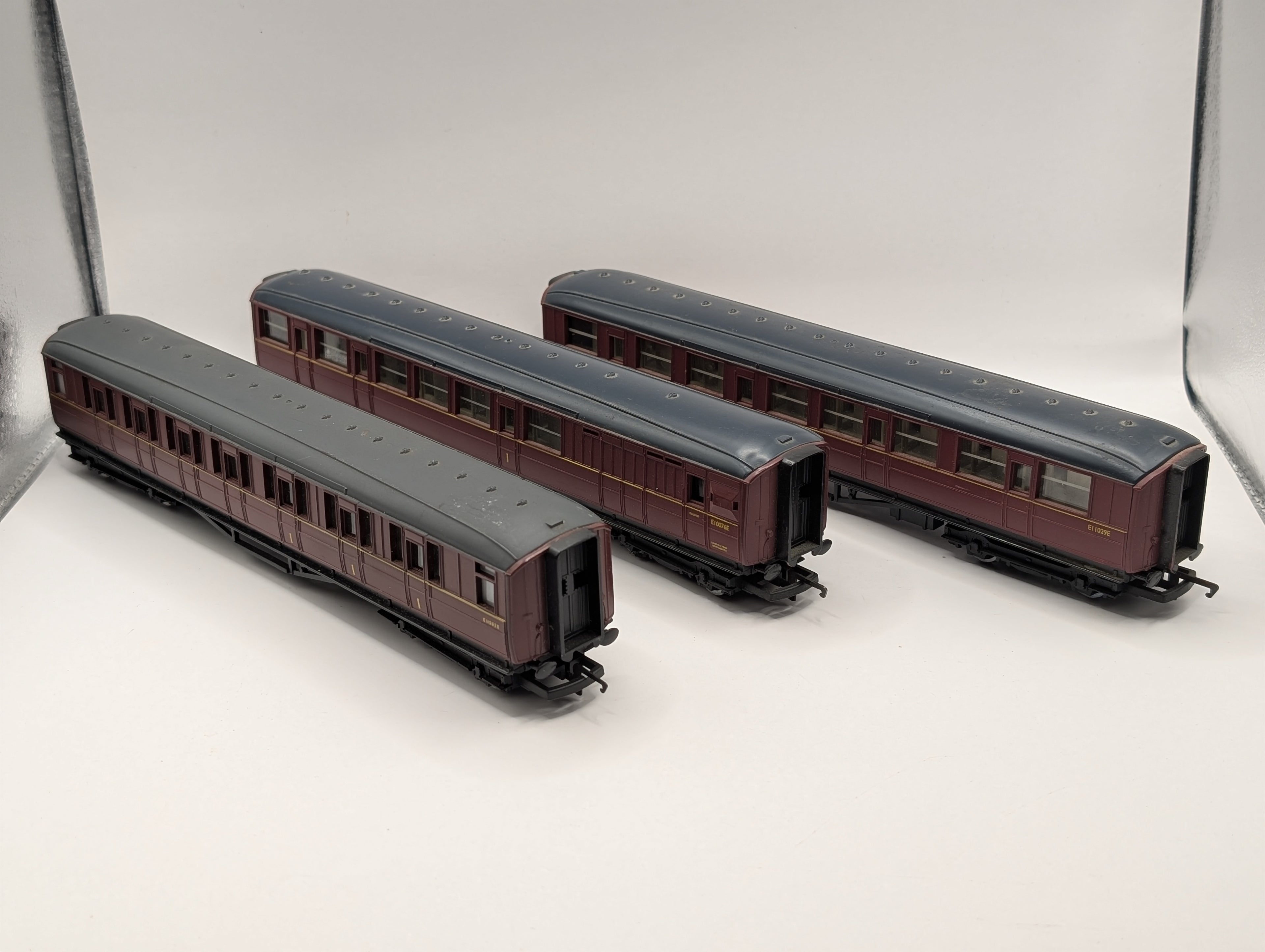 Hornby OO Gauge BR Maroon Gresley Coach 3-Piece Bundle (R448, R400, R483) Pre-Owned