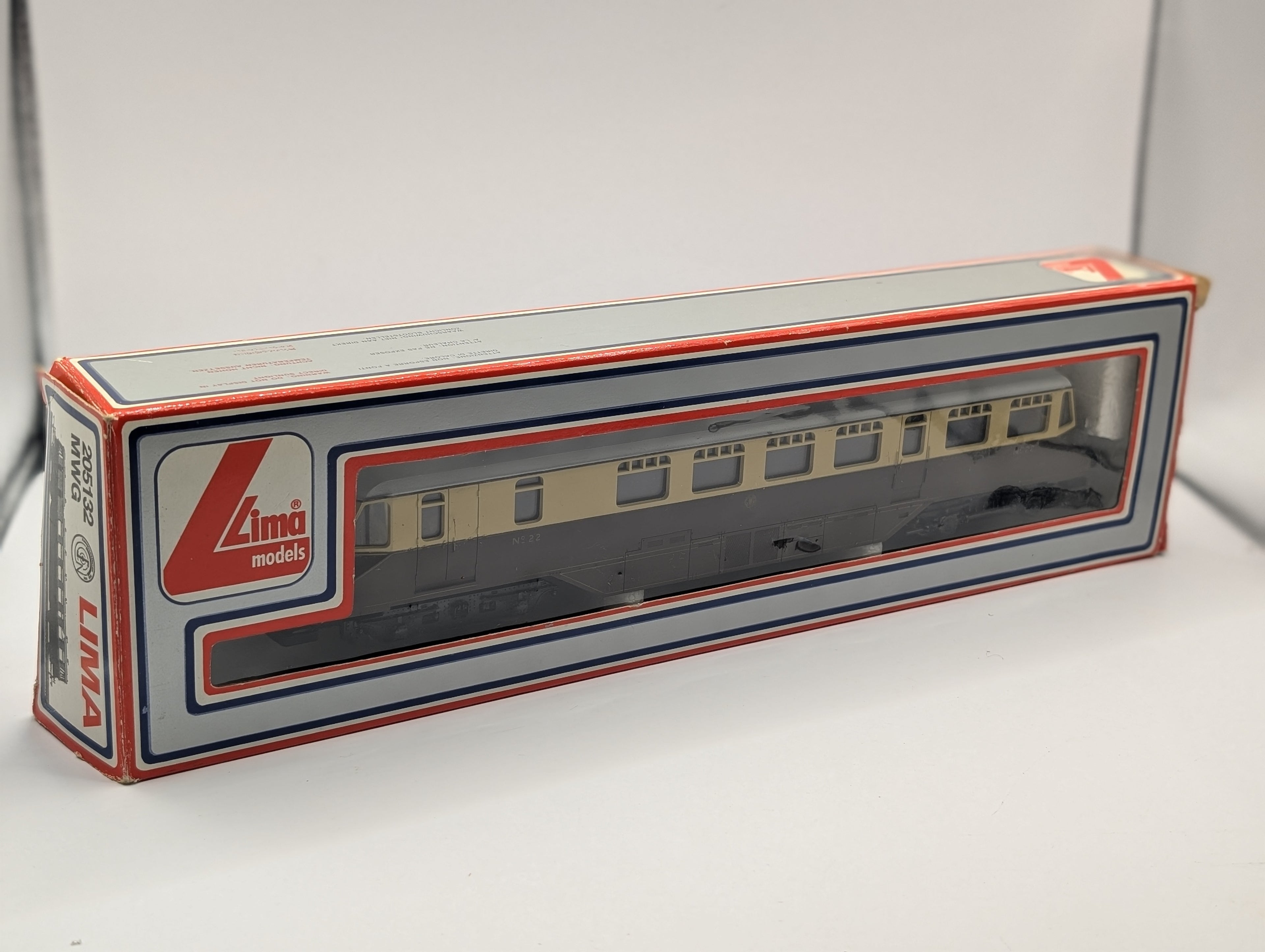 Lima L205132 GWR Diesel Railcar No. 22 Chocolate & Cream - OO Gauge (Pre-owned, Boxed)