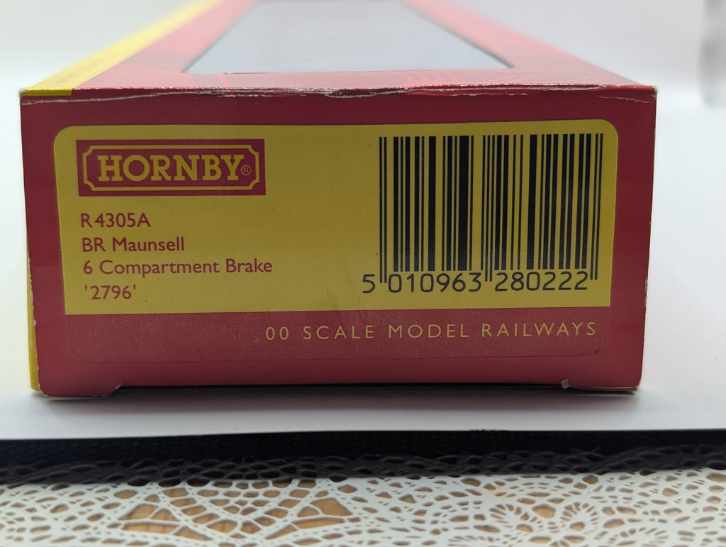 Hornby R4305A OO Gauge BR Maunsell 6 Compartment Brake Coach S2796S Boxed