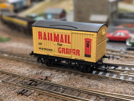 Pre-owned OO gauge Graham Farish box van "Railmail of Watford for Grafar" unboxed, as seen