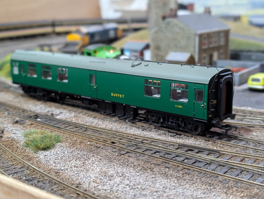 Pre-owned OO gauge Bachmann Branchline 39-262 BR Mk1 RMB miniature buffet car S1881 in (BR)SR green, unboxed