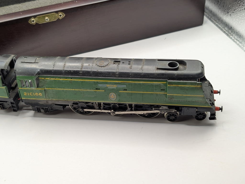 Hornby R374 OO Gauge SR Bulleid Pacific "Spitfire" No. 21C166 - Custom DCC Fitted & Lightly Weathered - Branded Wooden Presentation Box