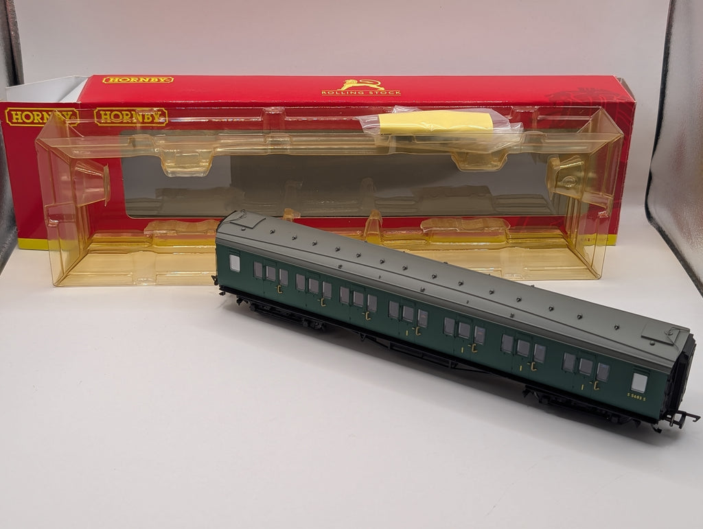 Hornby R4304B OO Gauge BR Maunsell Corridor Composite Coach S5683S Boxed