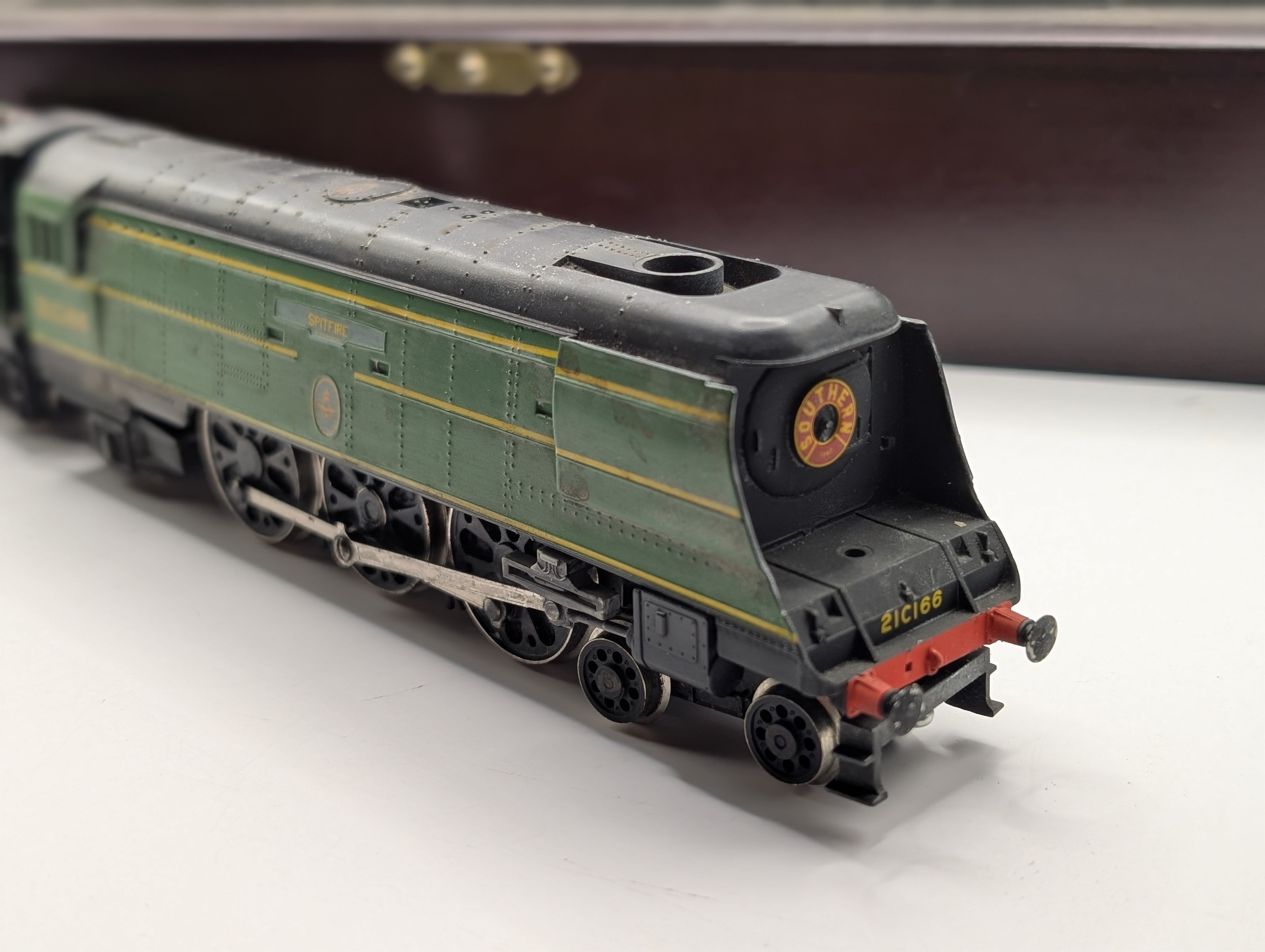Hornby R374 OO Gauge SR Bulleid Pacific "Spitfire" No. 21C166 - Custom DCC Fitted & Lightly Weathered - Branded Wooden Presentation Box