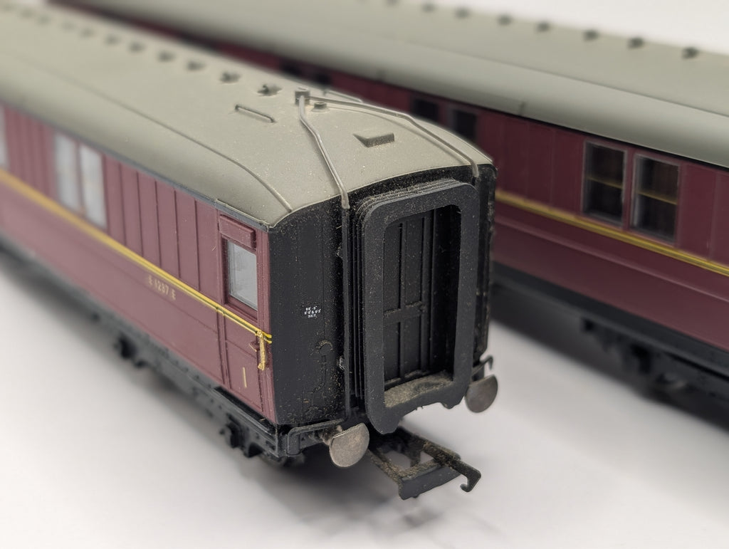 Hornby OO Gauge BR Maroon Gresley 1st Class Sleeper Coach 2-Piece Bundle (R4264A & R4264B) Pre-Owned
