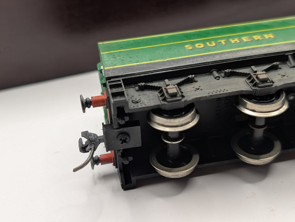 Hornby R374 OO Gauge SR Bulleid Pacific "Spitfire" No. 21C166 - Custom DCC Fitted & Lightly Weathered - Branded Wooden Presentation Box