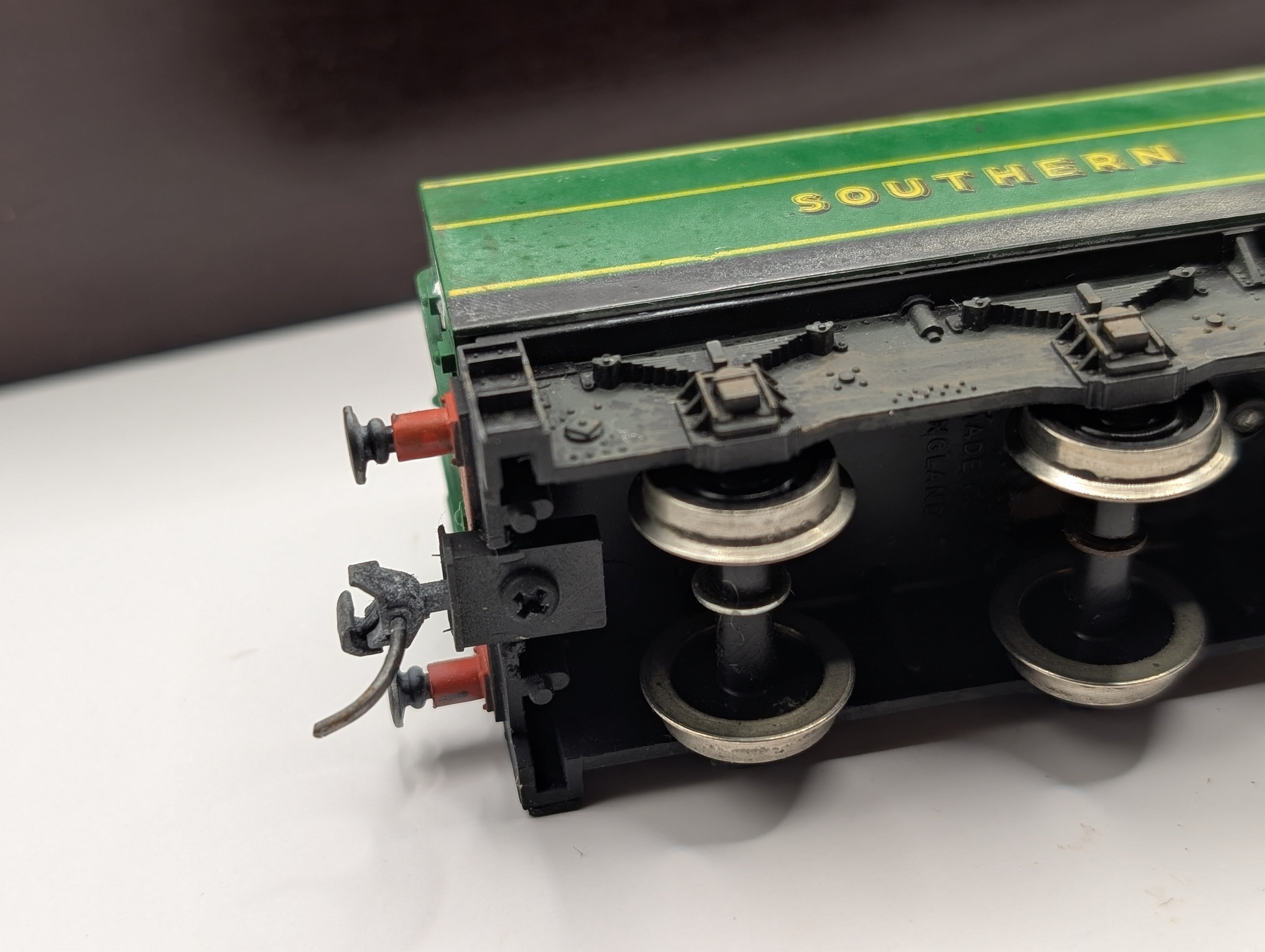 Hornby R374 OO Gauge SR Bulleid Pacific "Spitfire" No. 21C166 - Custom DCC Fitted & Lightly Weathered - Branded Wooden Presentation Box
