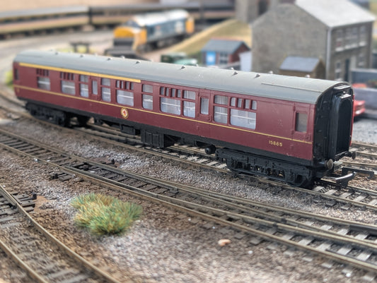 Pre-owned OO gauge R422 BR MK1 1st Class Corridor 15865 Maroon