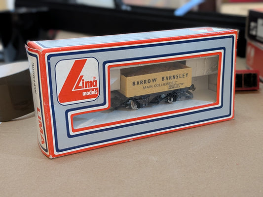 Pre-owned Lima OO gauge L305614a 12T 7 Plank Open Wagon - Barrow Barnsley, boxed