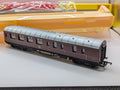 Hornby RailRoad R4389 OO Gauge Stanier Period III Brake Third Coach – No. 5200 (LMS Maroon)