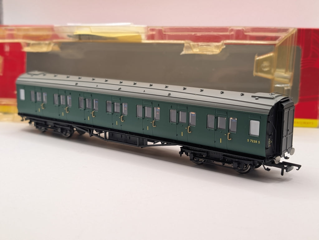 Hornby R4303A OO Gauge BR Maunsell Corridor 1st Class Coach S7228S Boxed