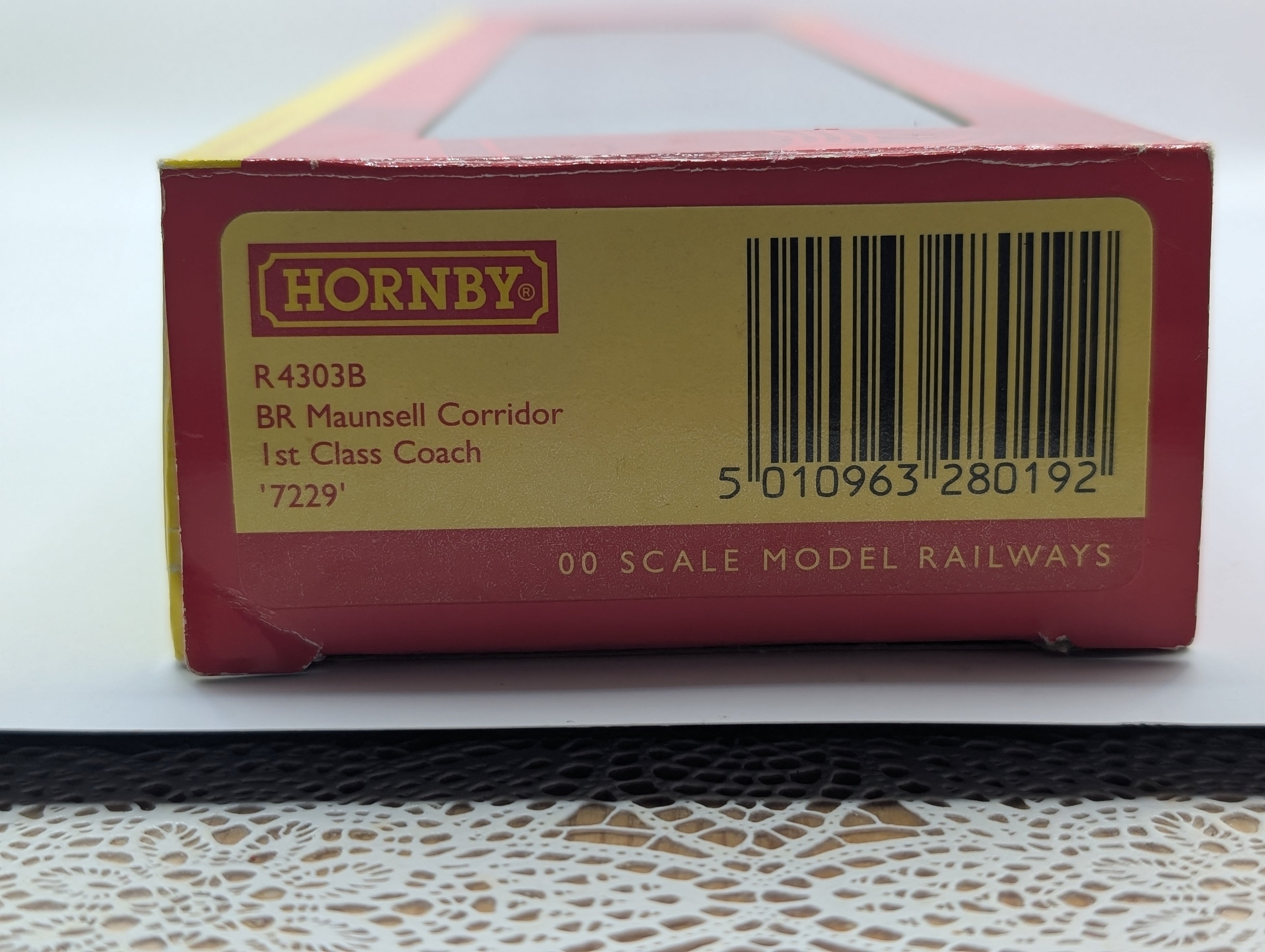 Hornby R4303B OO Gauge BR Maunsell Corridor 1st Class Coach S7229S Boxed