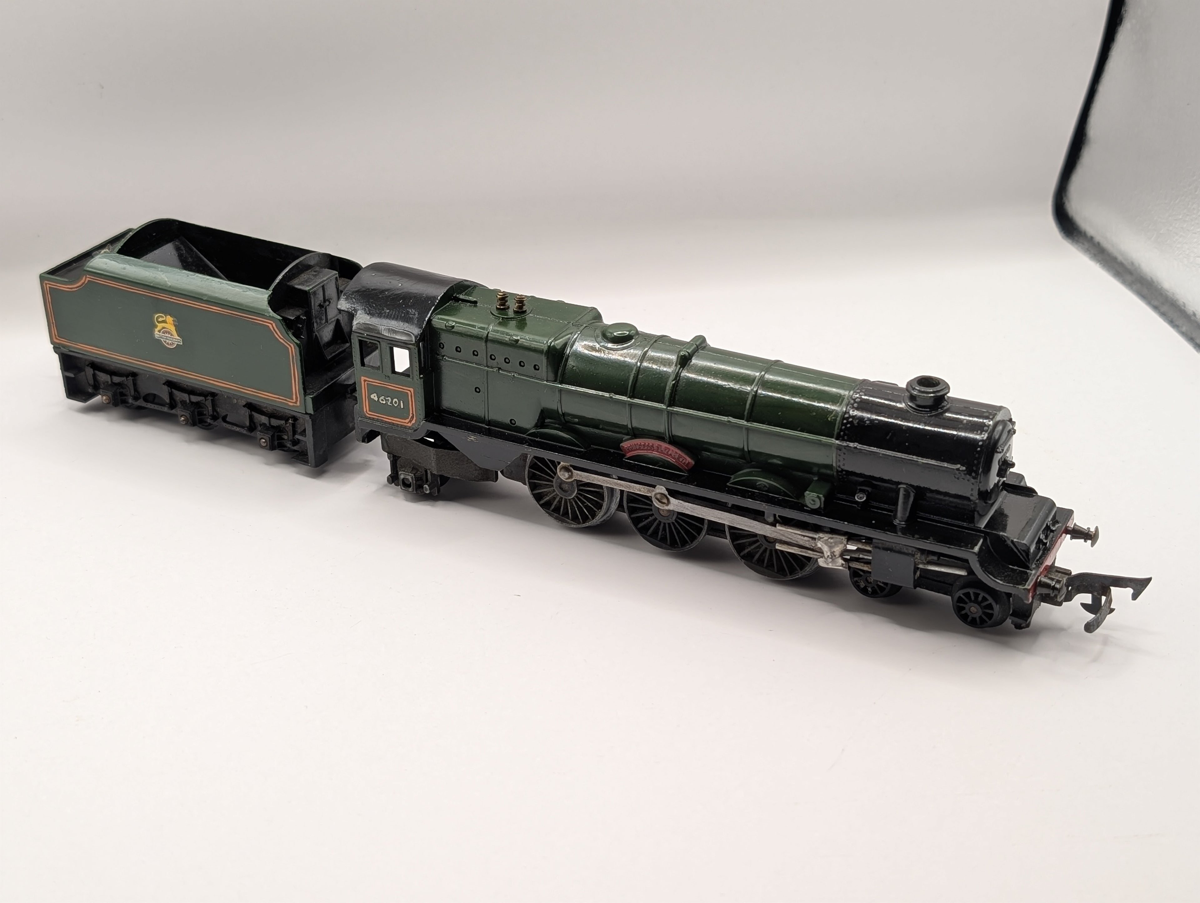 Tri-ang OO Gauge R53 / R31 BR Green 4-6-2 "Princess Elizabeth" Loco & Tender No. 46201 – Pre-owned, Runs (Needs Service, Unboxed)