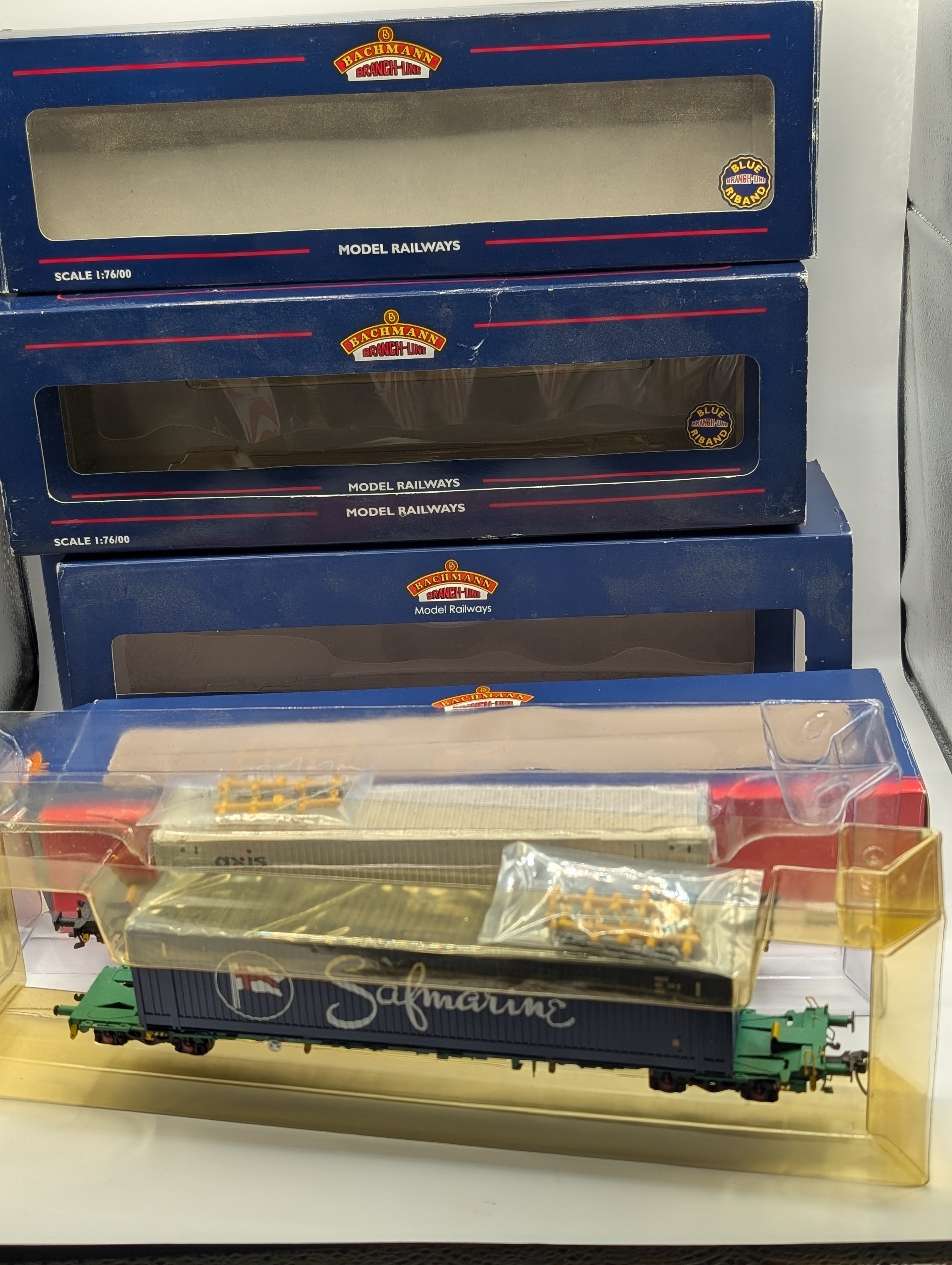 Pre-owned Bachmann Branchline Intermodal Wagon Lot: "Safmarine" & "Axis" (OO Scale) READ DESCRIPTION, TWO WAGONS ONLY