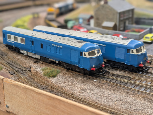 Pre-owned OO gauge Tri-ang R555 Diesel Pullman Motor Car W60095 and dummy car W60097 Unboxed