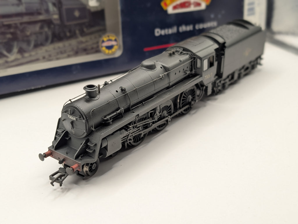 Bachmann 32-505 Standard Class 5MT 73069 BR Plain Black Factory Weathered (Boxed, Good/Runs OK)