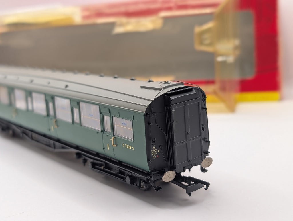 Hornby R4303A OO Gauge BR Maunsell Corridor 1st Class Coach S7228S Boxed