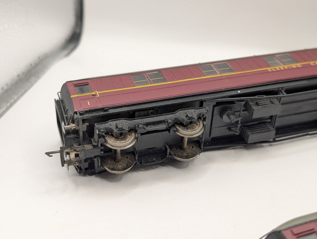 Hornby OO Gauge BR Maroon Gresley 1st Class Sleeper Coach 2-Piece Bundle (R4264A & R4264B) Pre-Owned