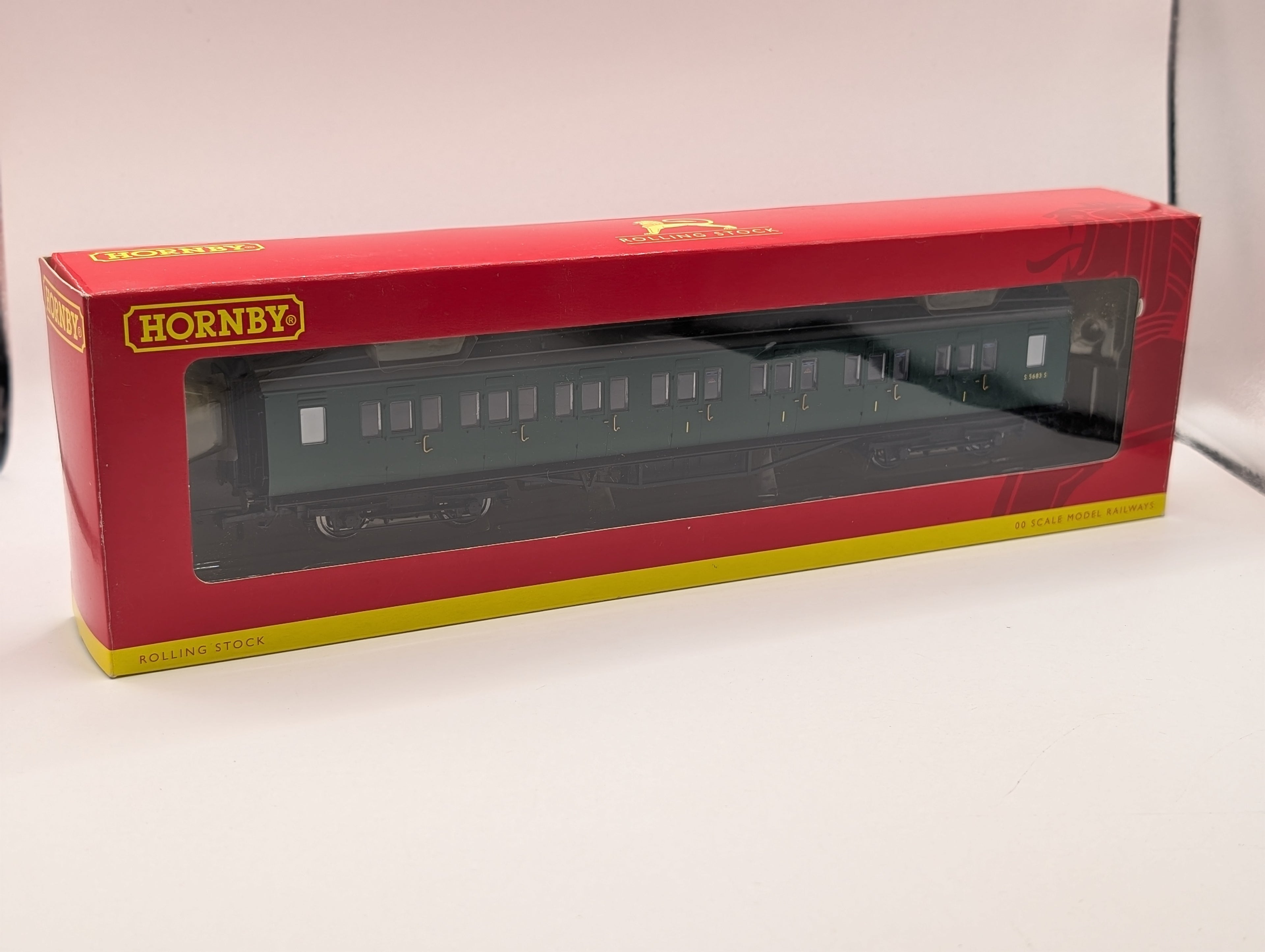 Hornby R4304B OO Gauge BR Maunsell Corridor Composite Coach S5683S Boxed