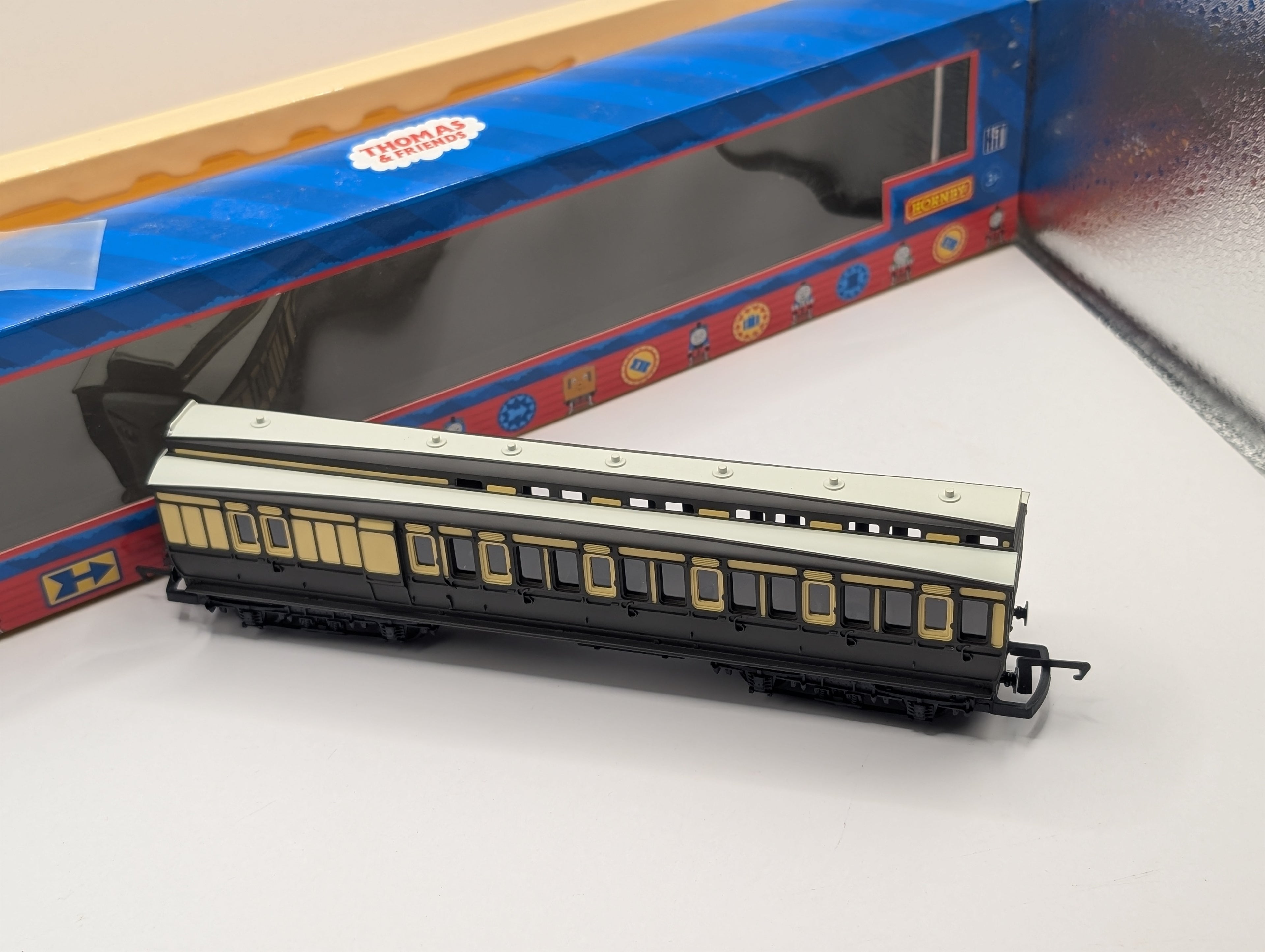 Pre-owned Hornby R9201 Thomas & Friends "Old Slow Coach" (OO Scale) – Highly Collectible