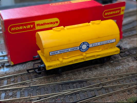 Pre-owned Hornby OO gauge R564 Cement Wagon Blue Circle boxed