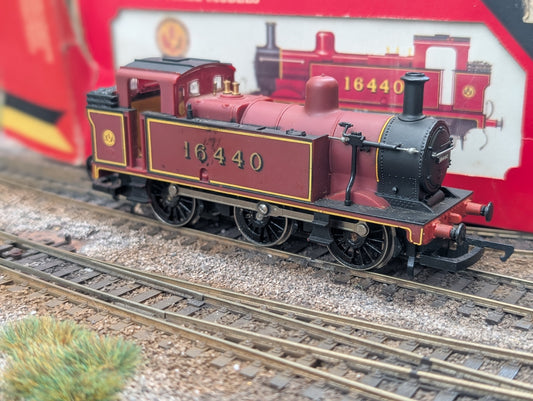 Pre-owned OO gauge Hornby R052-3F Class 3F Jinty 0-6-0T 16440 in LMS Maroon boxed