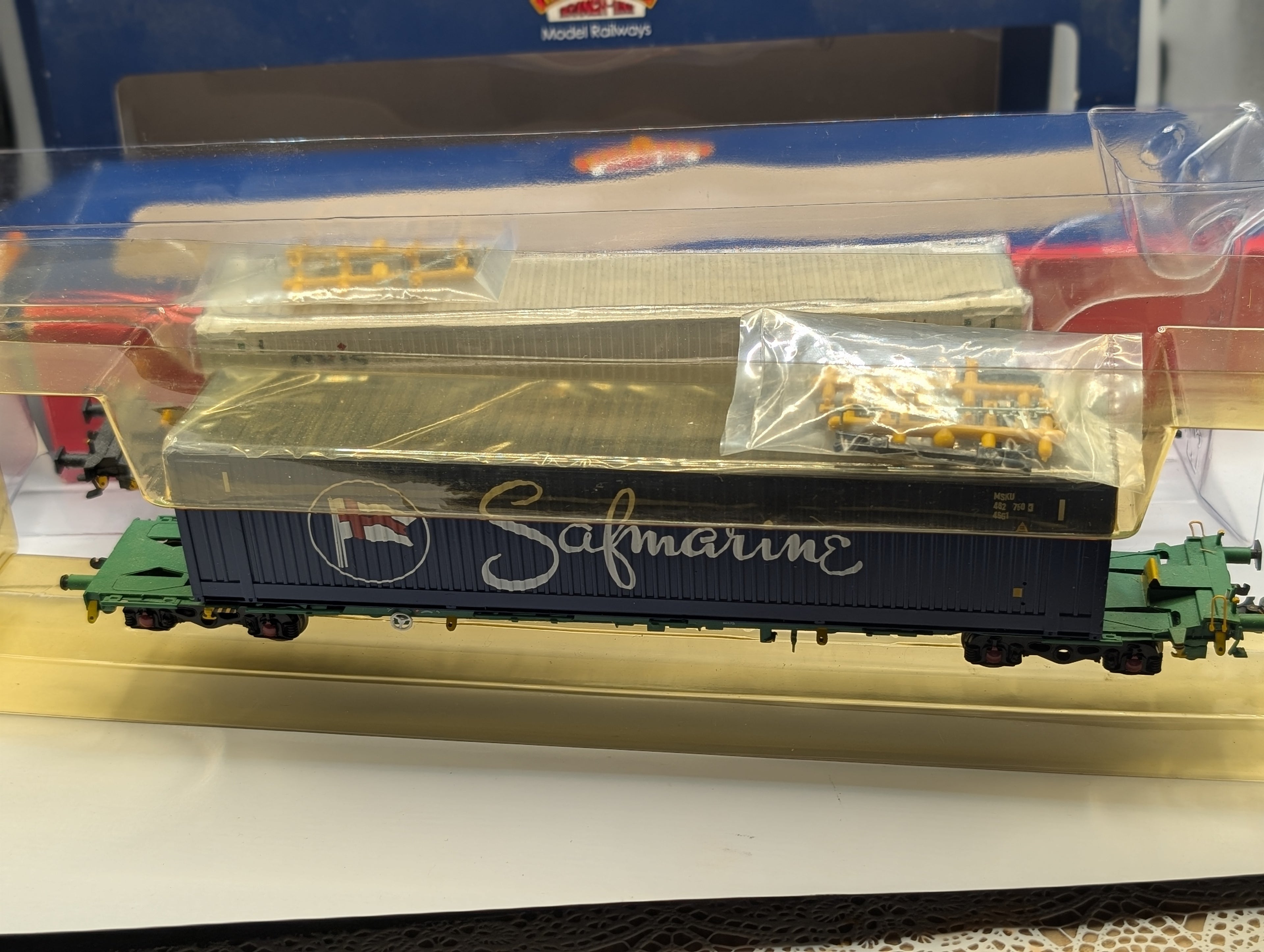 Pre-owned Bachmann Branchline Intermodal Wagon Lot: "Safmarine" & "Axis" (OO Scale) READ DESCRIPTION, TWO WAGONS ONLY