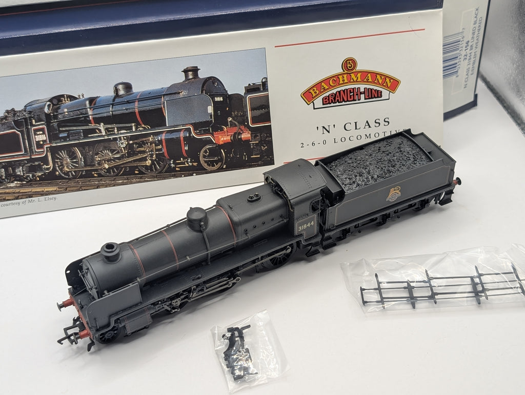 Pre-owned Bachmann Branchline 32-156 N Class 2-6-0 Locomotive - 31844 in BR Lined Black (Early Emblem, Factory Weathered, OO Scale)