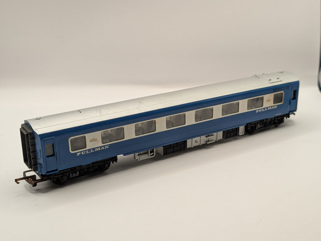 Tri-ang OO Gauge Blue Pullman Parlour Car - Pre-owned - Unboxed