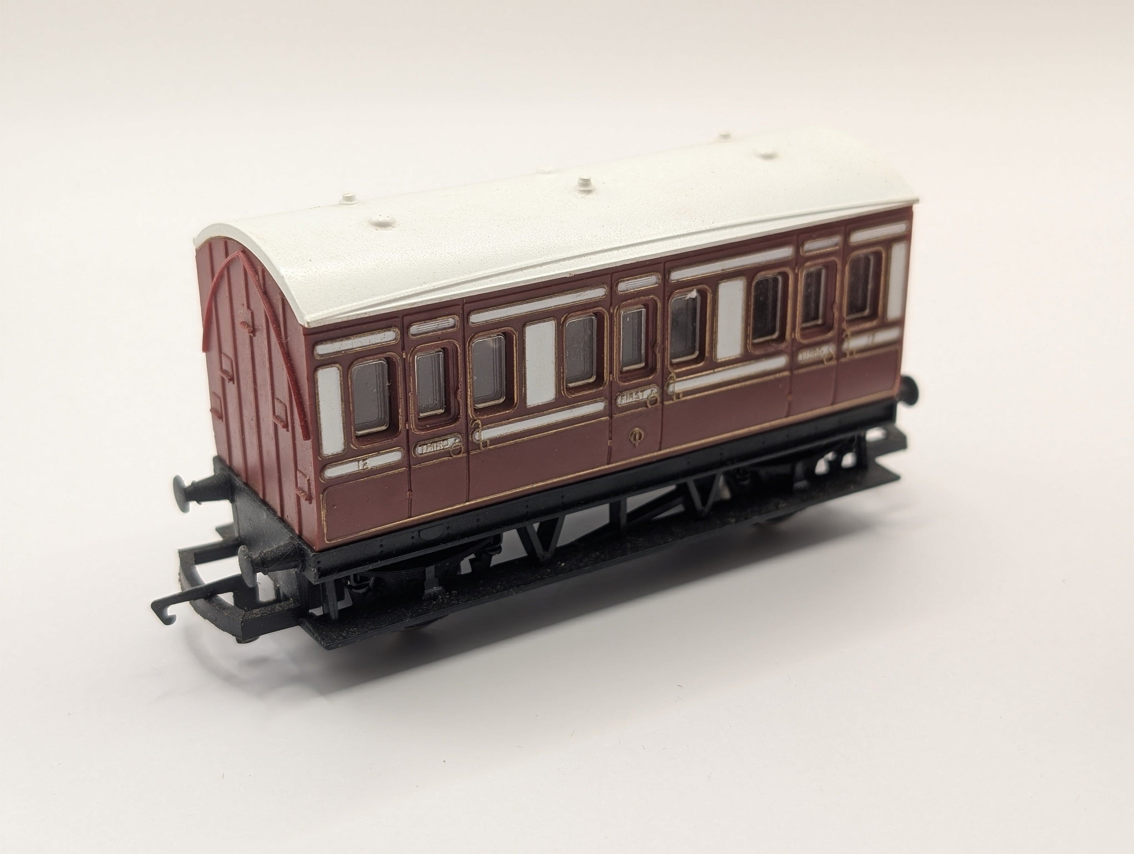 Pair of Vintage Tri-ang Hornby OO Gauge 4-Wheel Coaches - Caledonian Maroon & White