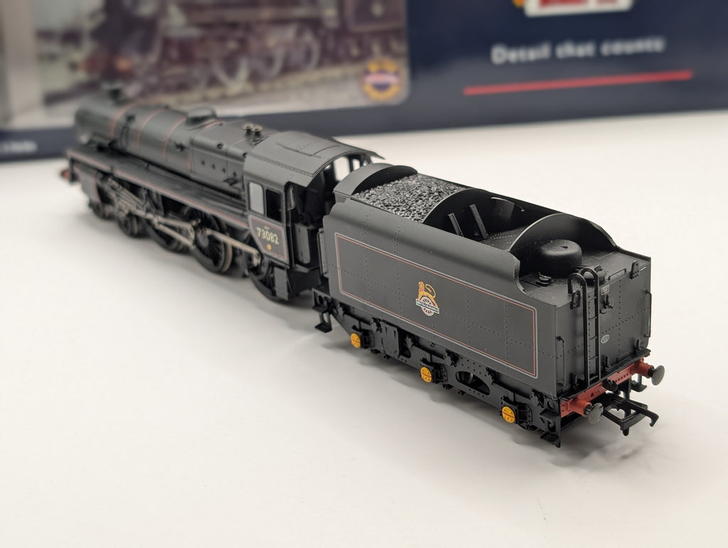 Bachmann 32-502 Standard Class 5MT 73082 "Camelot" BR Black Early Emblem (Boxed, Good/Runs OK)