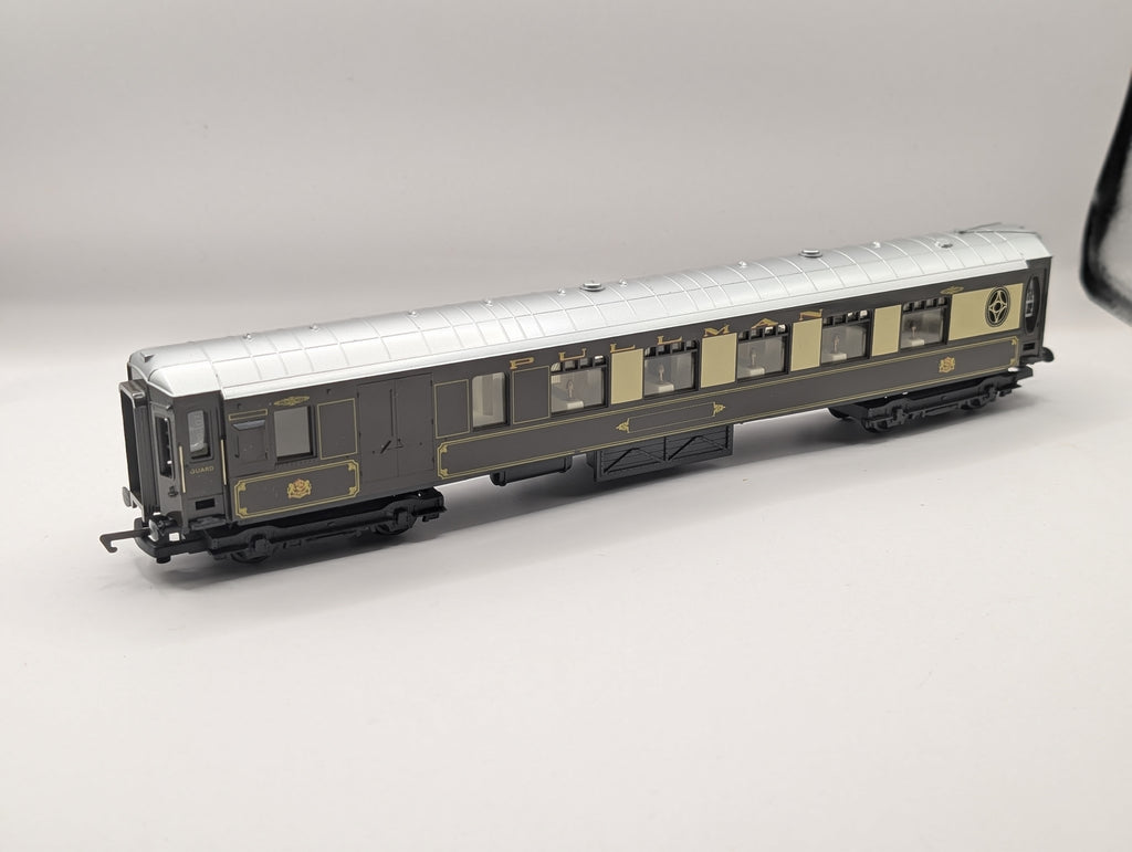Vintage Hornby OO Gauge R233 Pullman Third Class Parlour Brake Coach (Silver Roof) - Unnamed / Unnumbered - Pre-owned