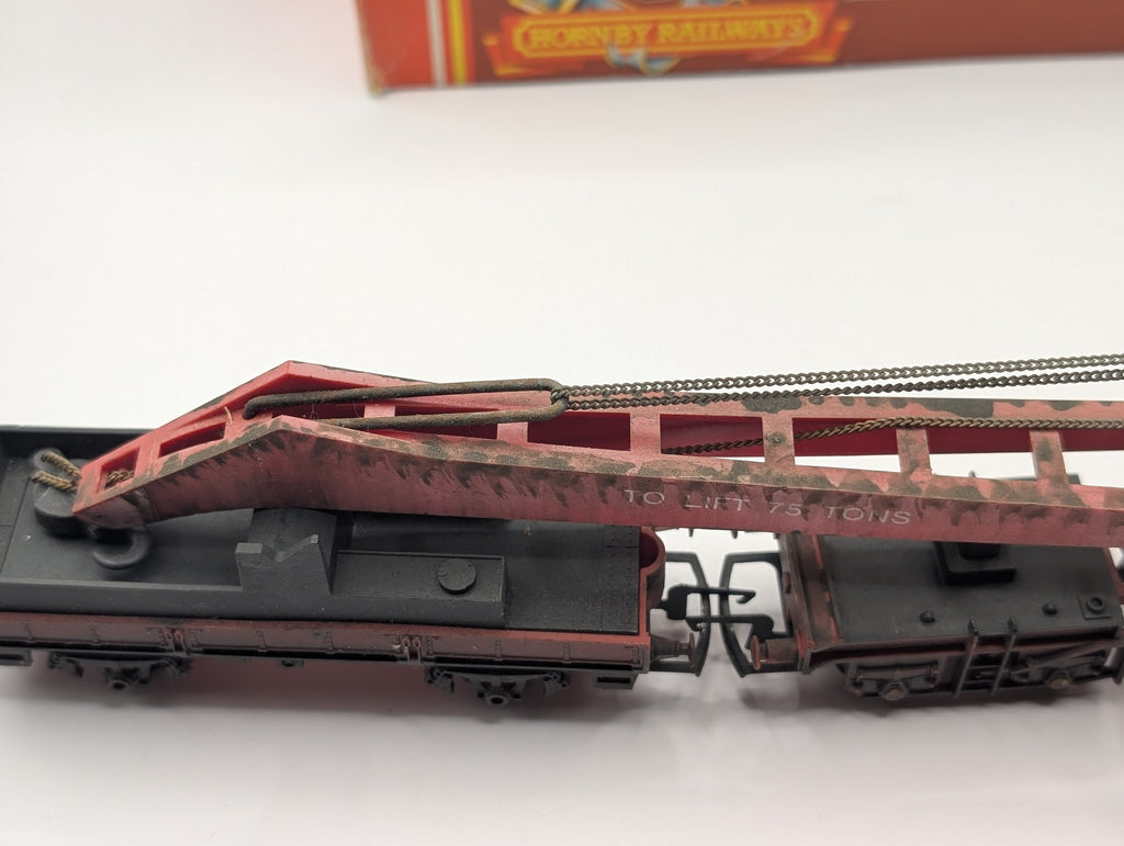 Hornby R.739 Operating 75-Ton Breakdown Crane - BR Red (Weathered, OO Scale)