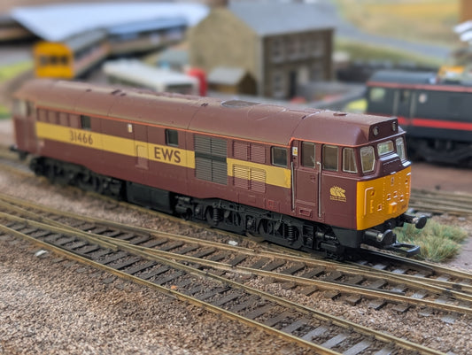 Pre-owned OO gauge Lima Class 31 in EWS Maroon livery, 31466, please see description.