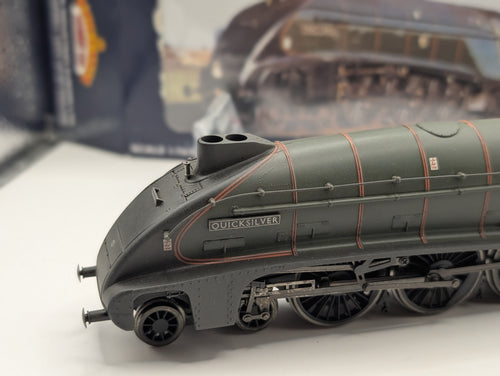 Bachmann OO Gauge 31-960A Class A4 60015 "Quicksilver" BR Green Late Crest (Factory Weathered) – Boxed with Accessories