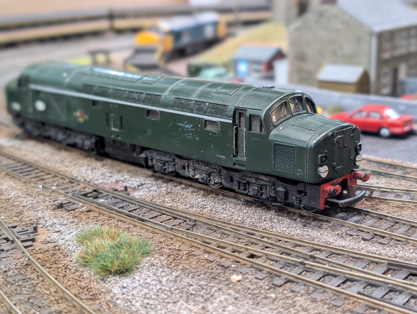 Pre-owned OO gauge Jouef 8913 Jouef Class 40 D210 'Empress of Britain' Diesel Electric locomotive in BR green
