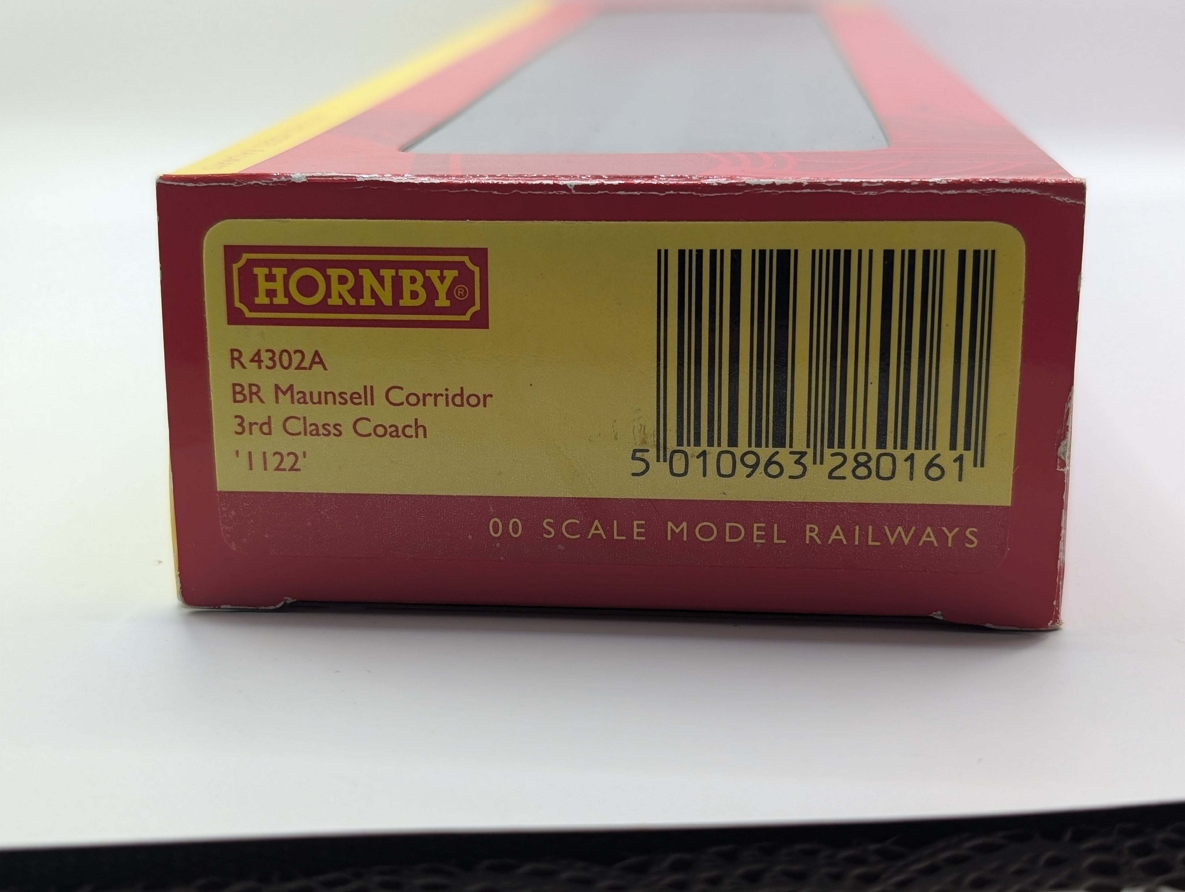Hornby R4302A OO Gauge BR Maunsell Corridor 3rd Class Coach S1122S Boxed