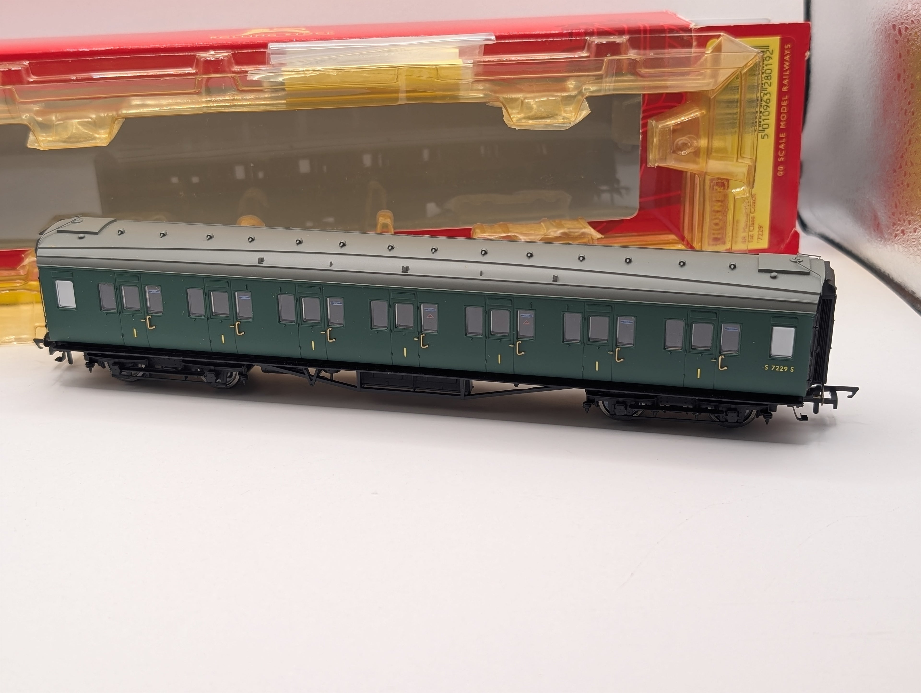 Hornby R4303B OO Gauge BR Maunsell Corridor 1st Class Coach S7229S Boxed