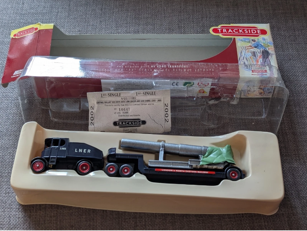 Days Gone Trackside 1:76 scale DG111002 Sentinel Ballast Box, Low Loader & Gun Barrel LNER, pre-owned, OO gauge